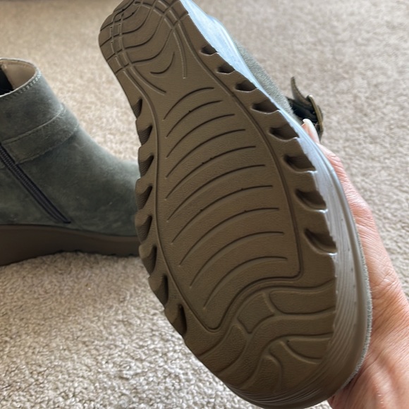 Skechers green suede wedges size 8 - Picture 2 of 4